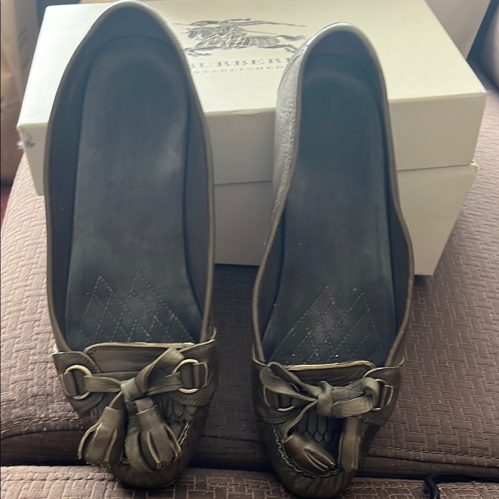Original Burberry Green Moccasins with Timeless Design